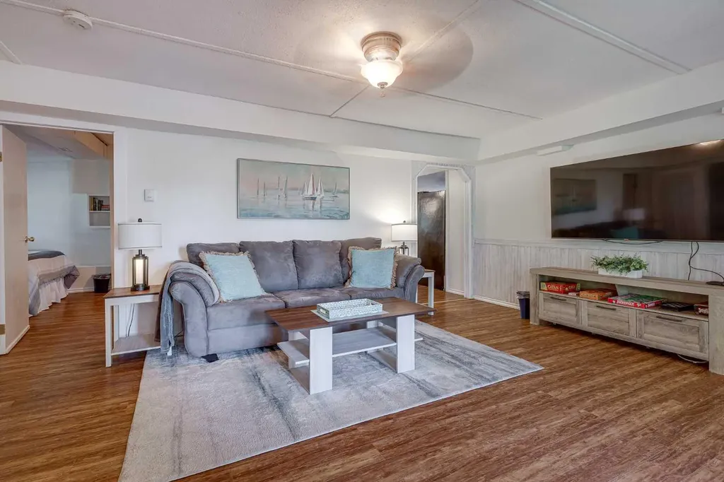 5043 51 Street Sylvan Lake AB T4S 1G6