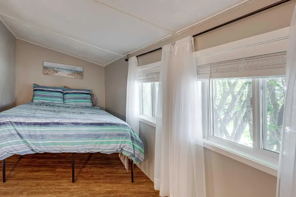 5043 51 Street Sylvan Lake AB T4S 1G6