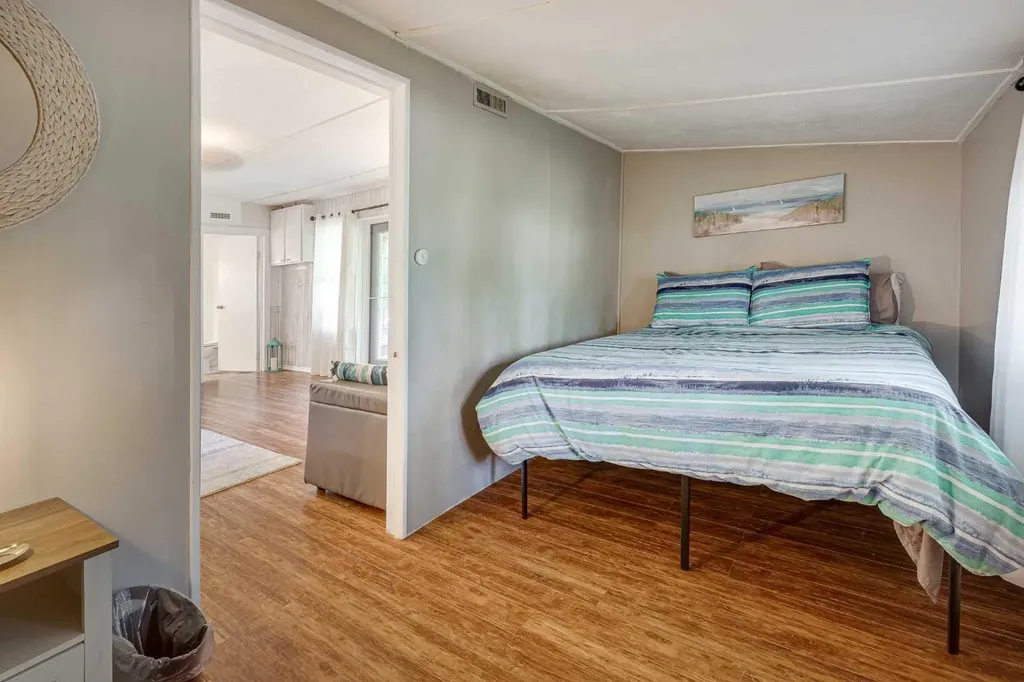 5043 51 Street Sylvan Lake AB T4S 1G6