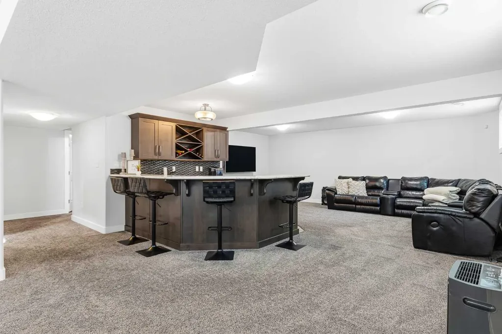 2715 73 Avenue Lloydminster AB T9V3L7