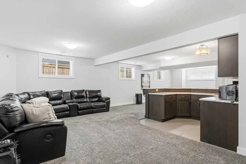 2715 73 Avenue Lloydminster AB T9V3L7