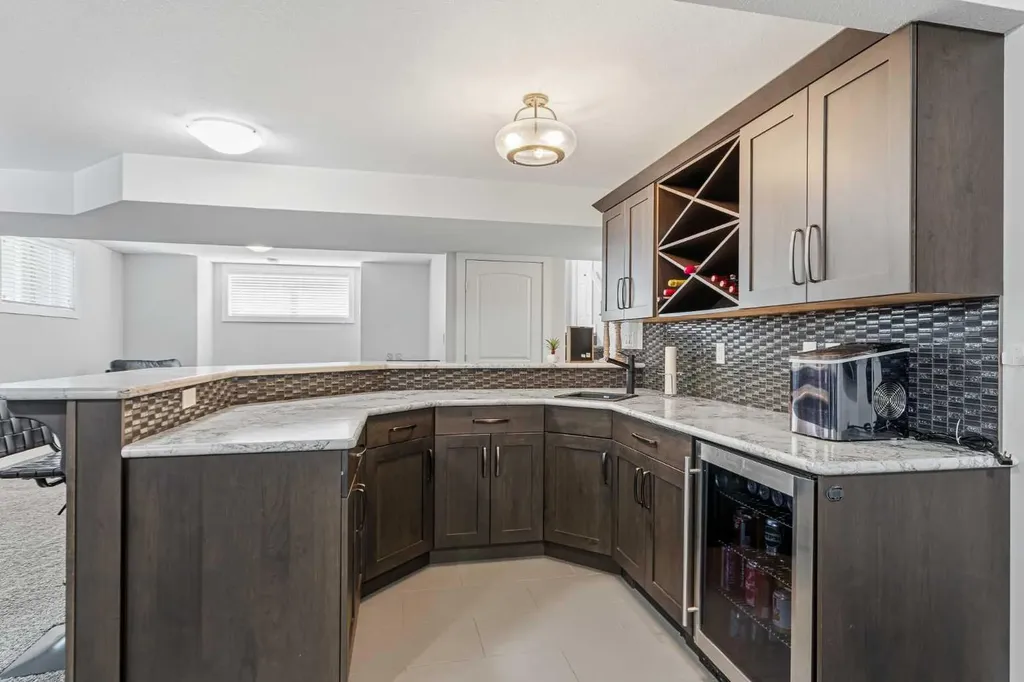 2715 73 Avenue Lloydminster AB T9V3L7