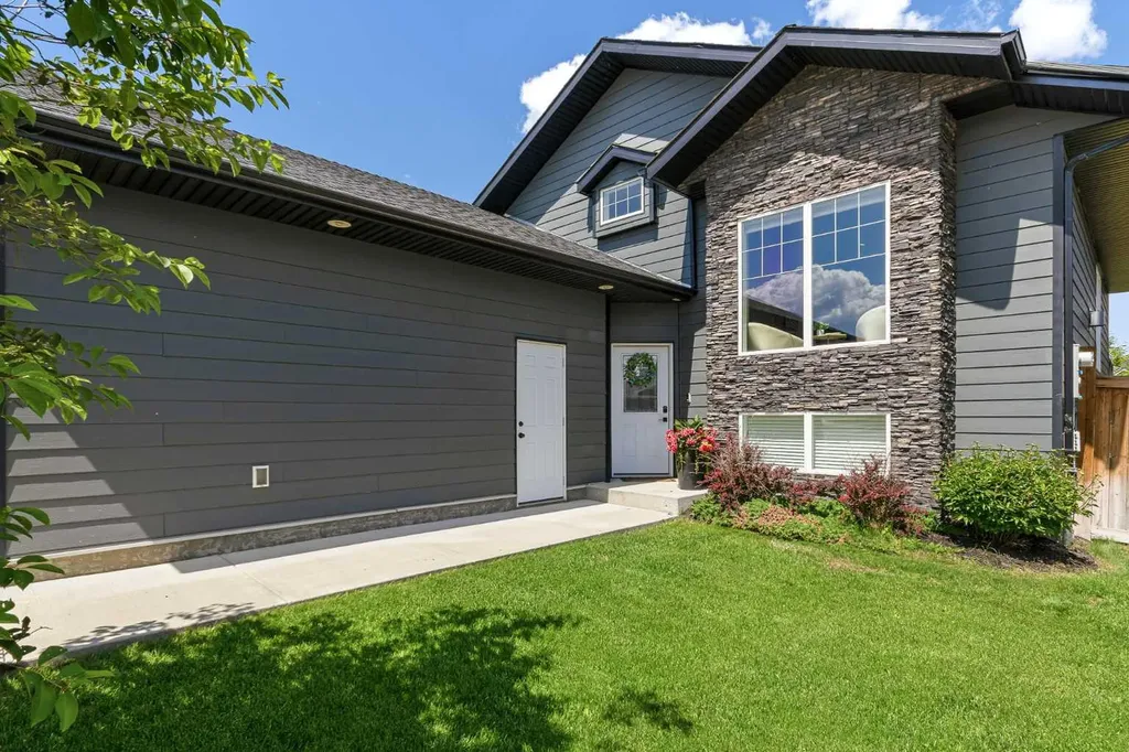 2715 73 Avenue Lloydminster AB T9V3L7