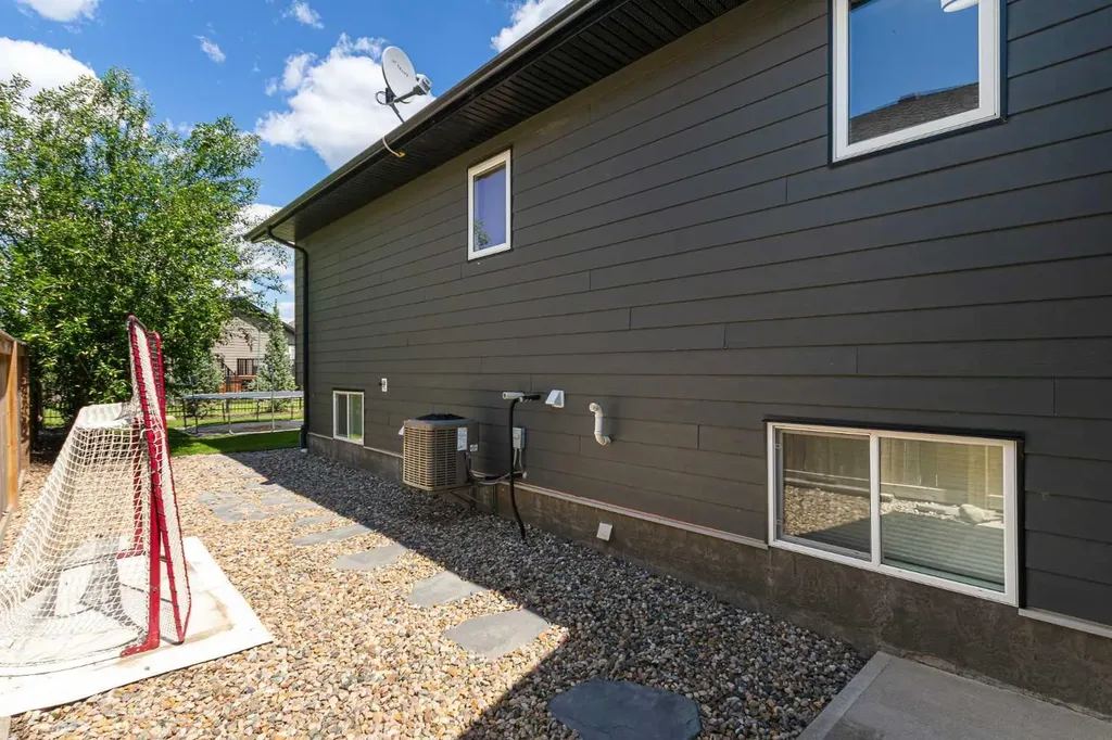 2715 73 Avenue Lloydminster AB T9V3L7