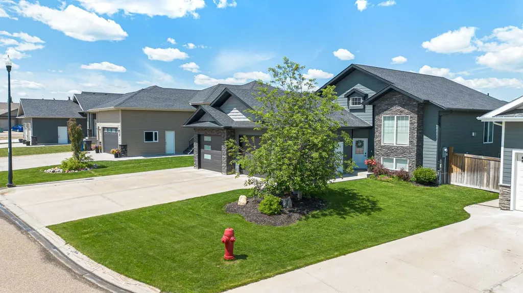 2715 73 Avenue Lloydminster AB T9V3L7