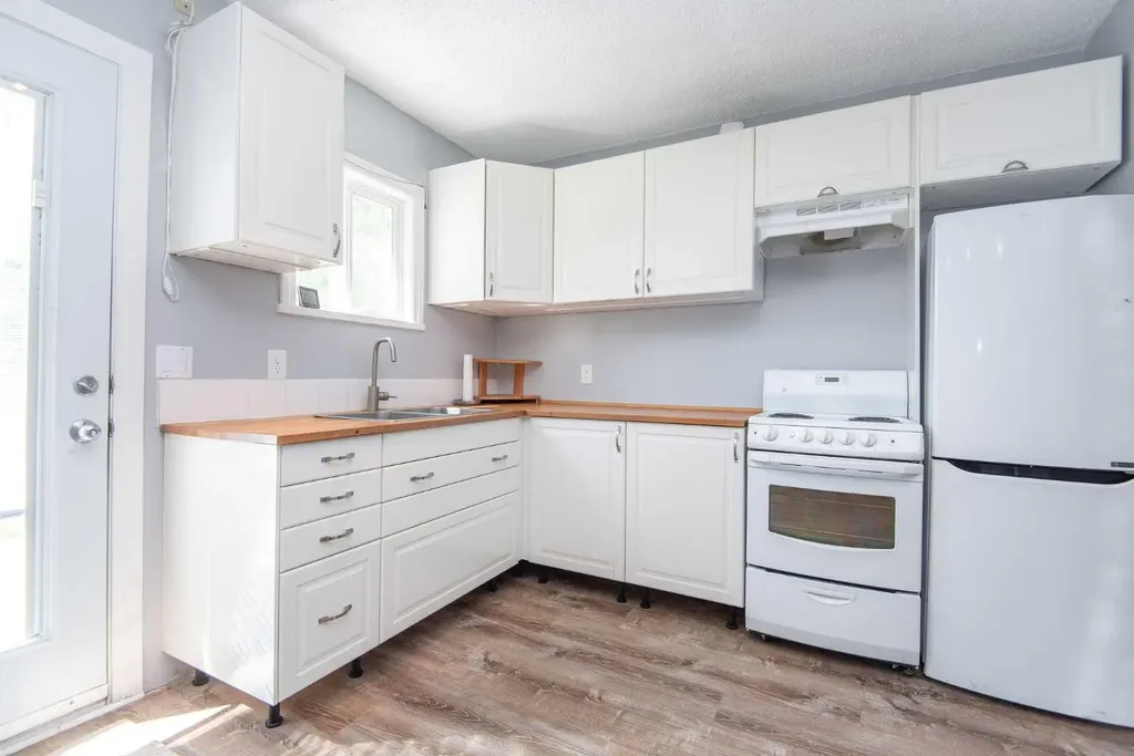 4211 51a Street Red Deer AB T4N 2B7