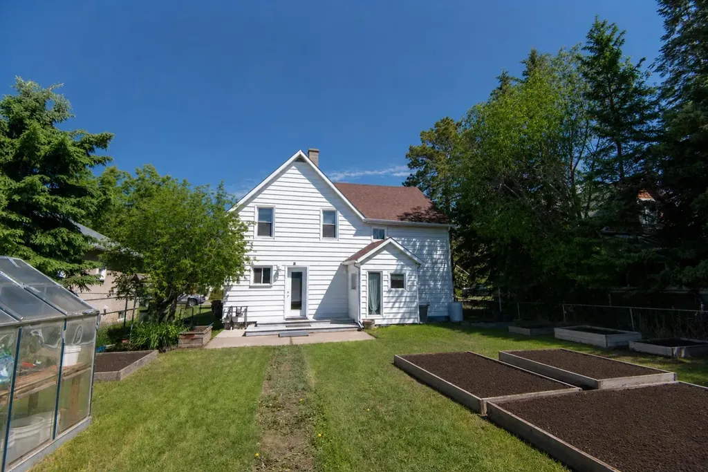 4211 51a Street Red Deer AB T4N 2B7