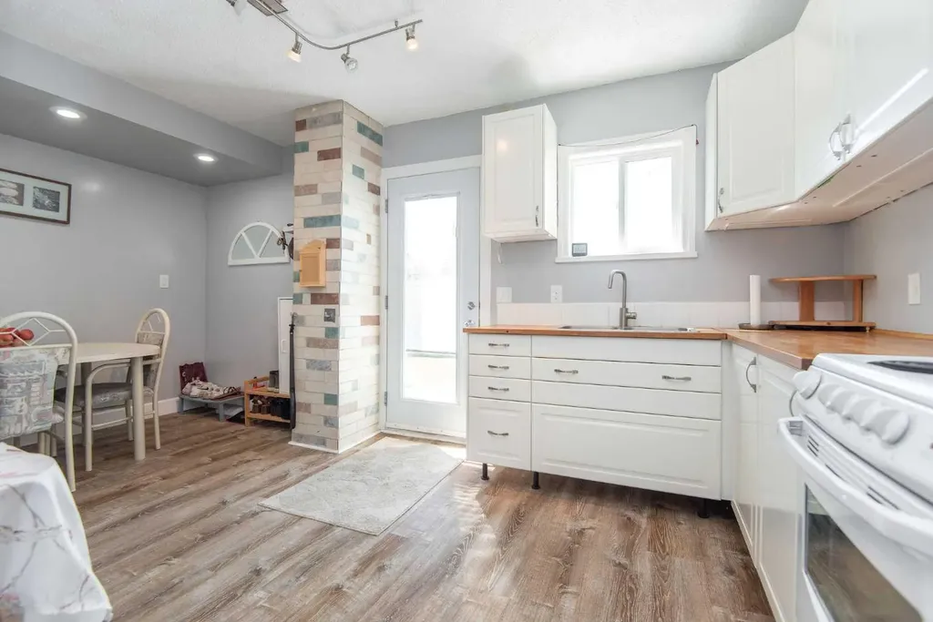 4211 51a Street Red Deer AB T4N 2B7