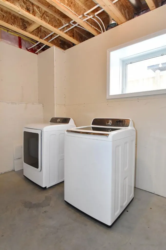 10402 128 Avenue Grande Prairie AB T8V 6J5