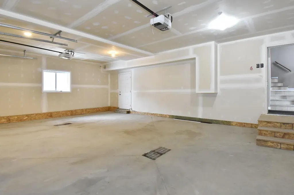 10402 128 Avenue Grande Prairie AB T8V 6J5