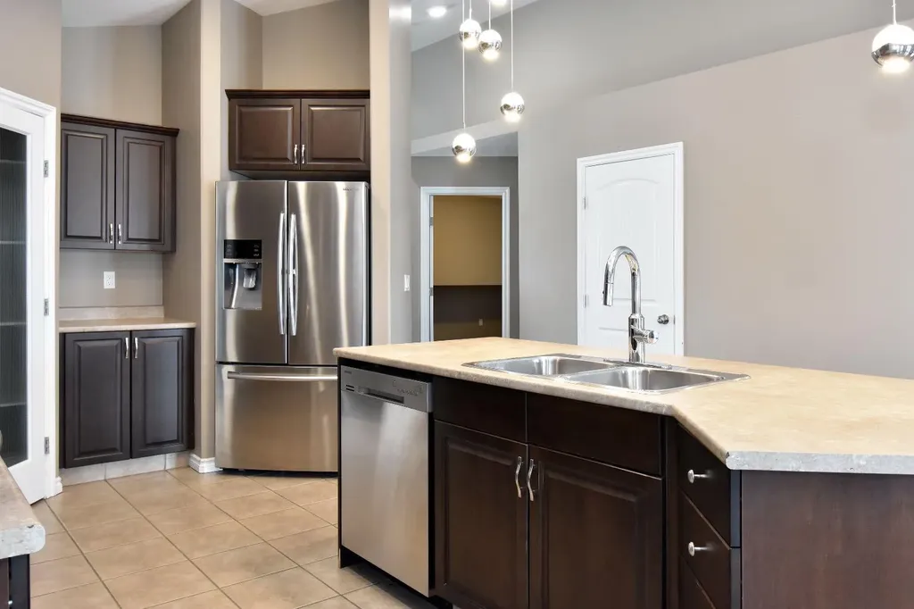 10402 128 Avenue Grande Prairie AB T8V 6J5