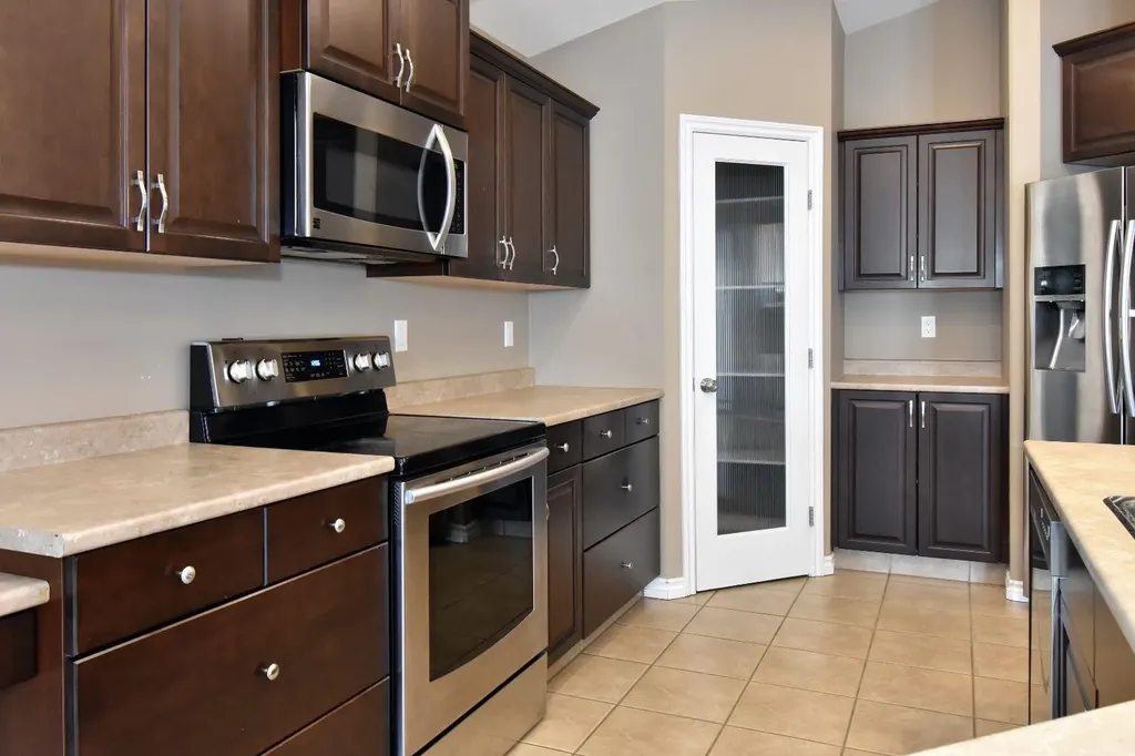 10402 128 Avenue Grande Prairie AB T8V 6J5
