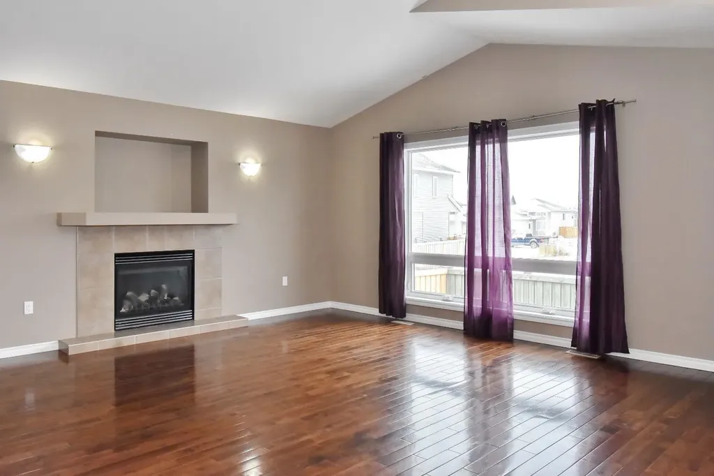 10402 128 Avenue Grande Prairie AB T8V 6J5