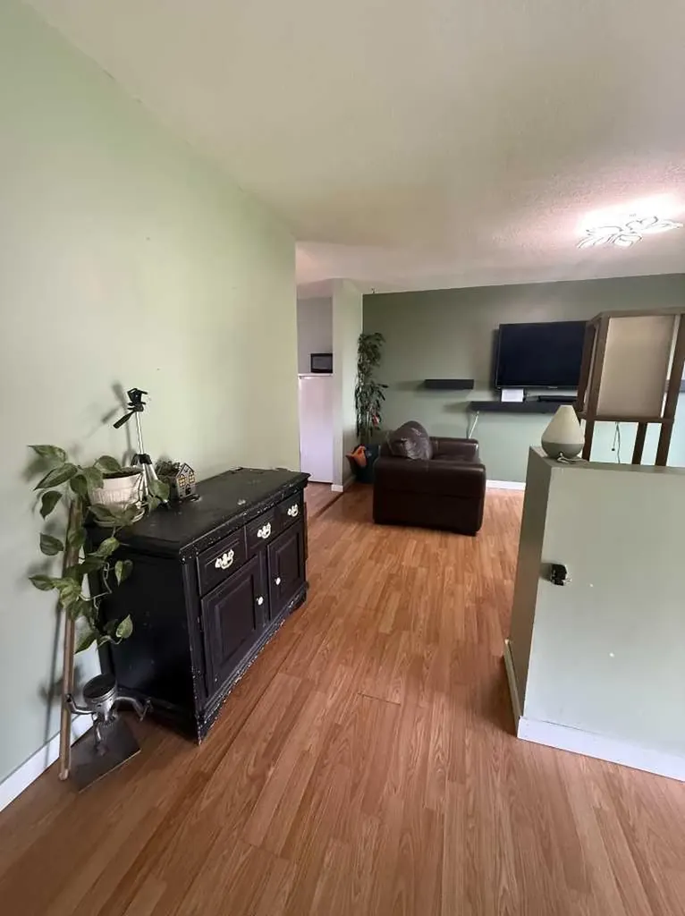 201 9 Avenue NE Sundre AB t0m1x0