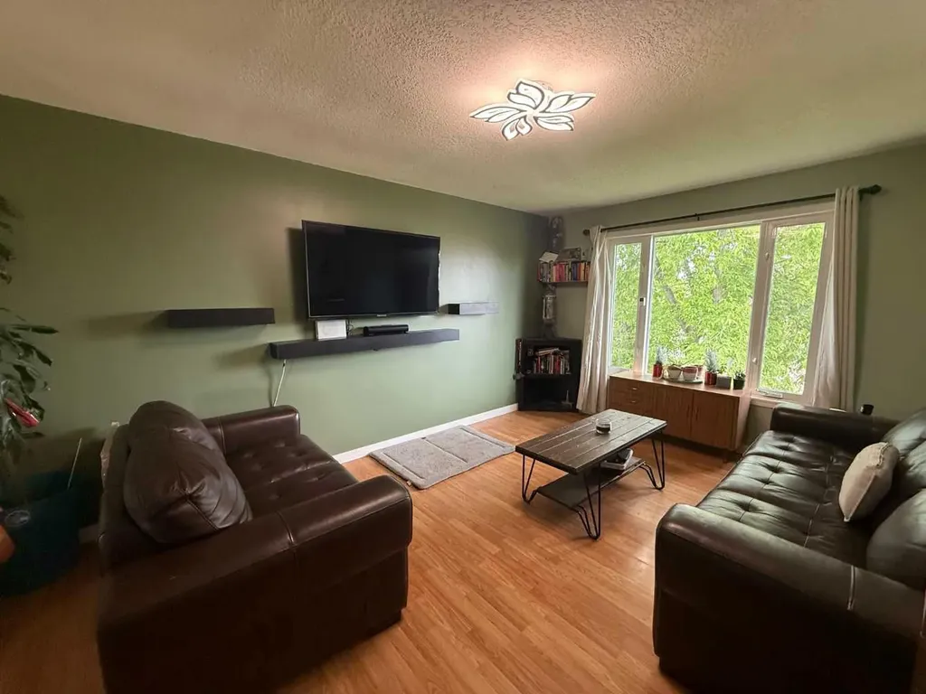 201 9 Avenue NE Sundre AB t0m1x0