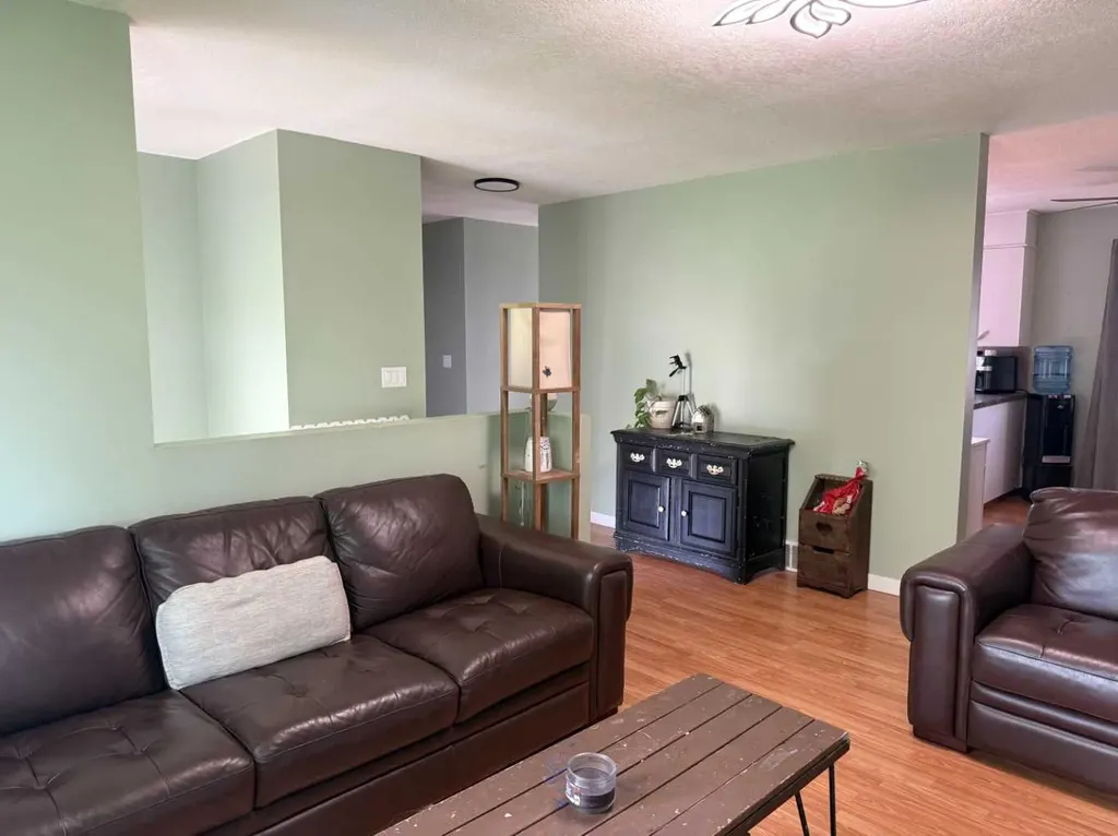201 9 Avenue NE Sundre AB t0m1x0