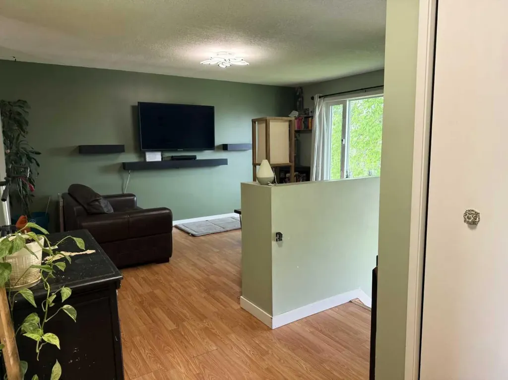 201 9 Avenue NE Sundre AB t0m1x0