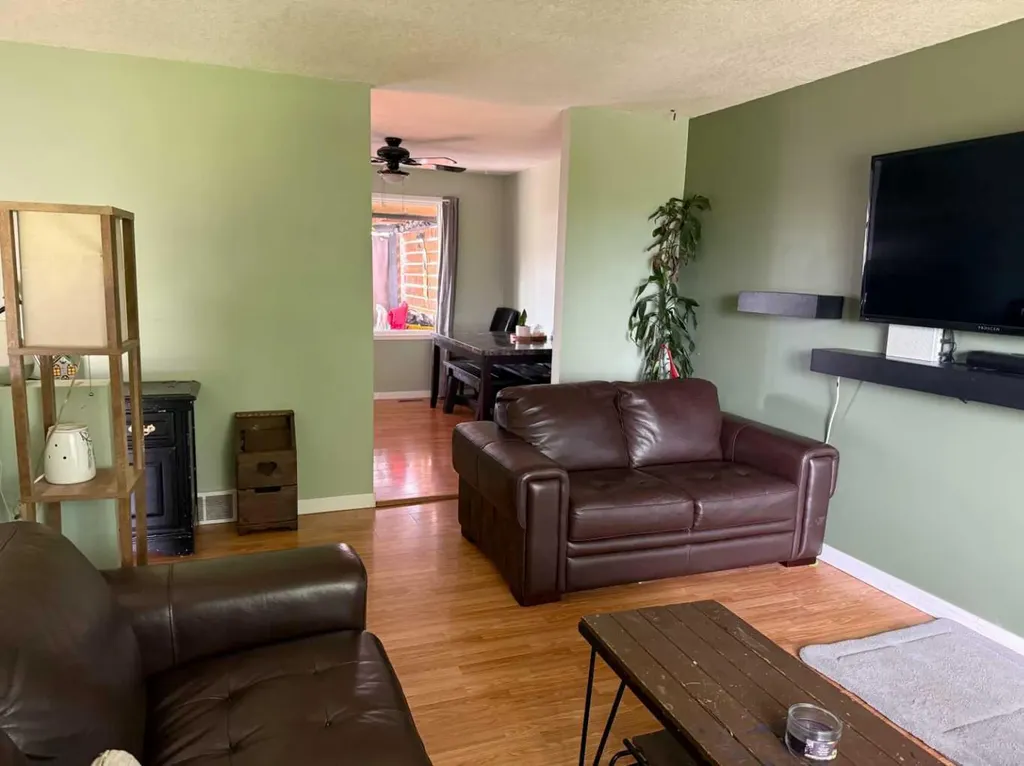 201 9 Avenue NE Sundre AB t0m1x0