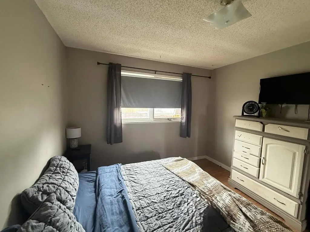 201 9 Avenue NE Sundre AB t0m1x0