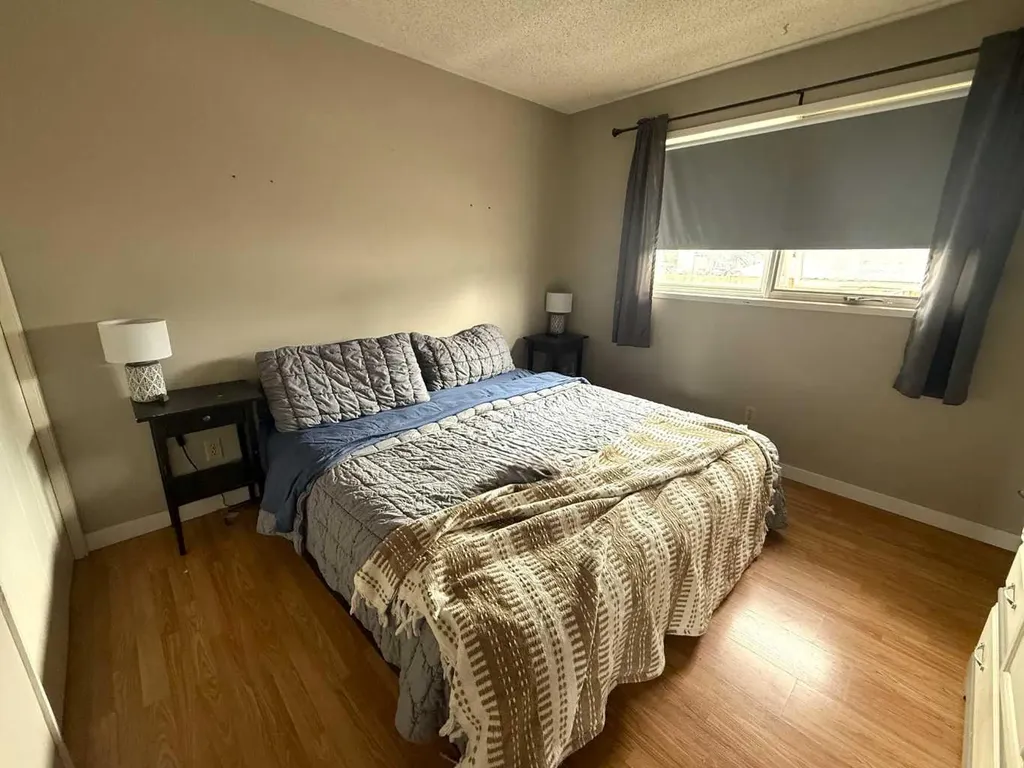 201 9 Avenue NE Sundre AB t0m1x0
