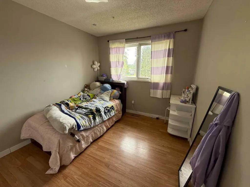 201 9 Avenue NE Sundre AB t0m1x0