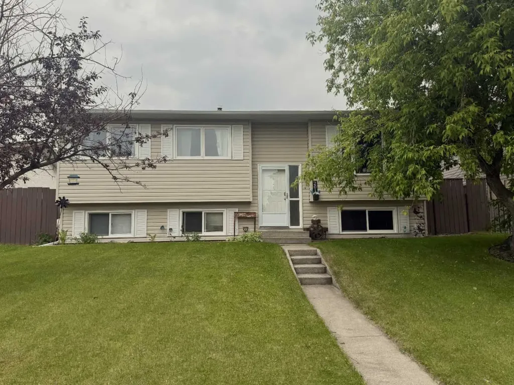 201 9 Avenue NE Sundre AB t0m1x0