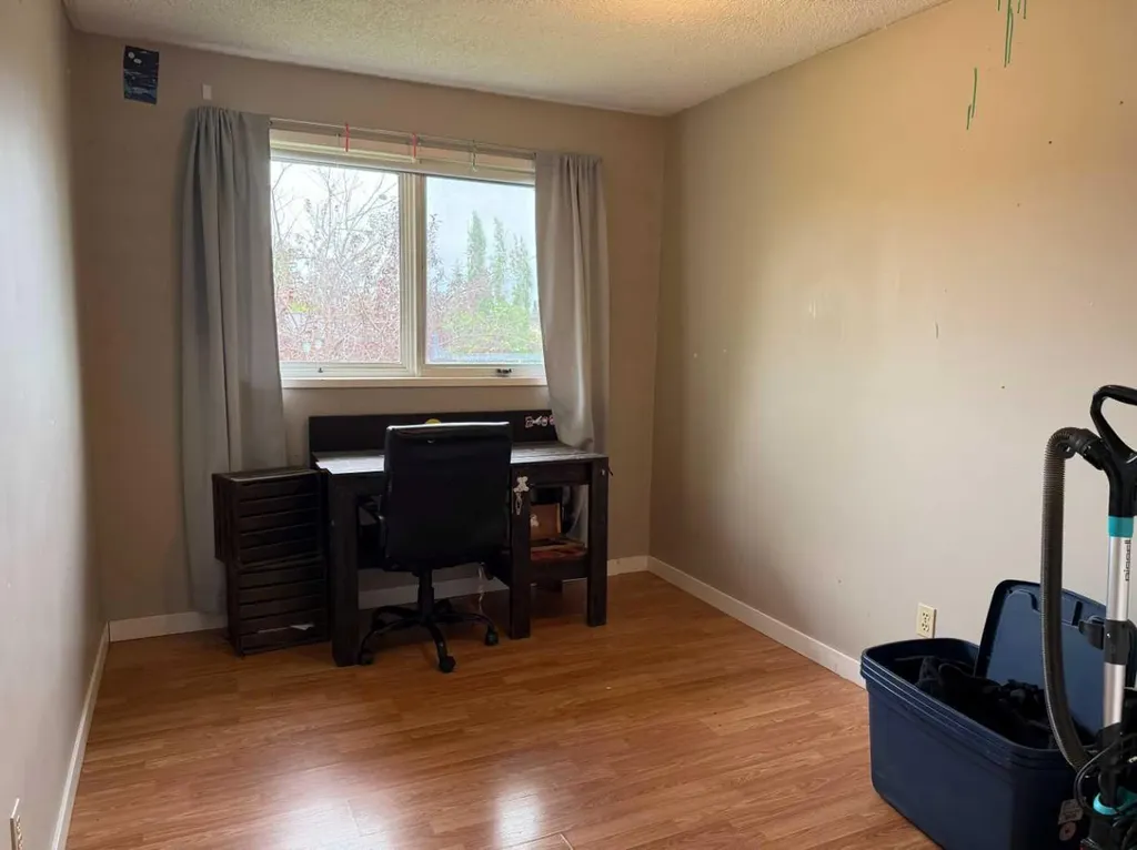 201 9 Avenue NE Sundre AB t0m1x0