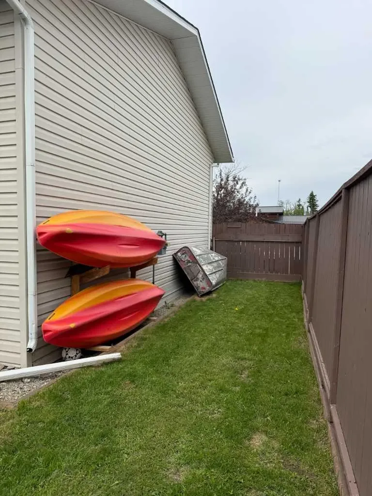 201 9 Avenue NE Sundre AB t0m1x0