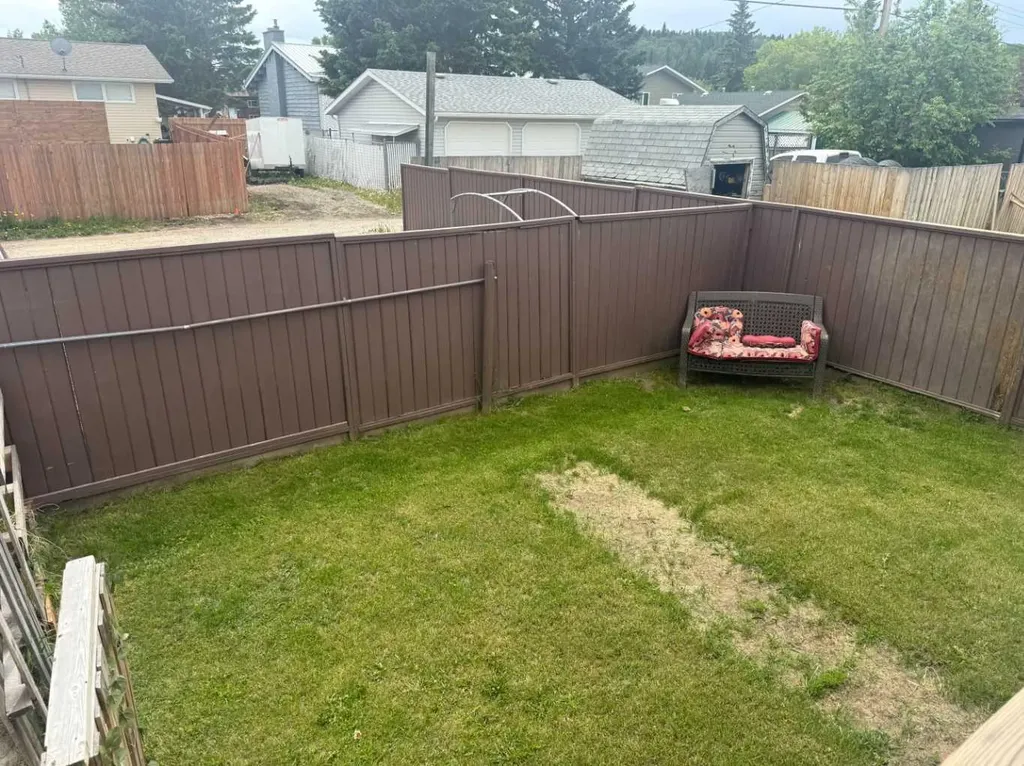 201 9 Avenue NE Sundre AB t0m1x0