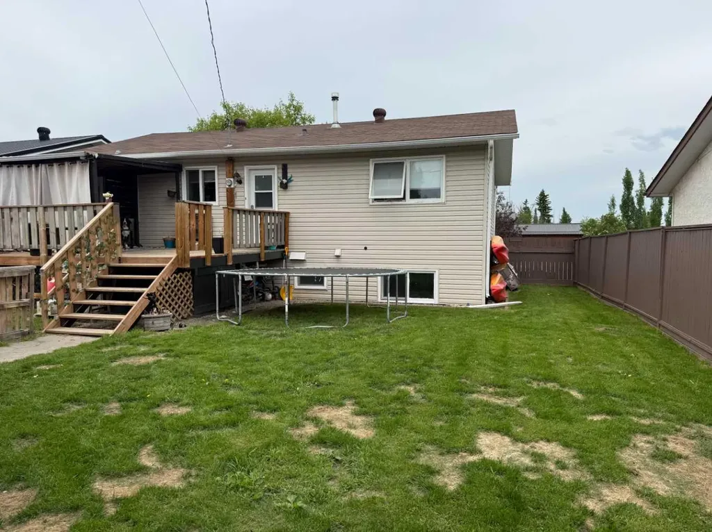 201 9 Avenue NE Sundre AB t0m1x0