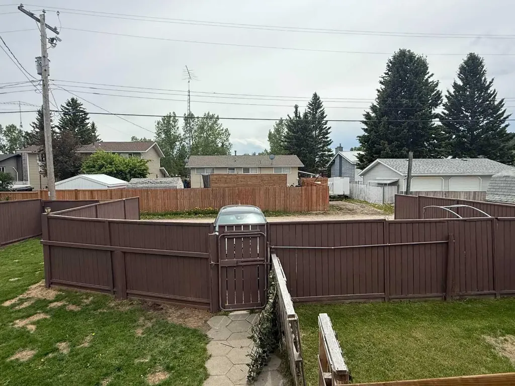 201 9 Avenue NE Sundre AB t0m1x0