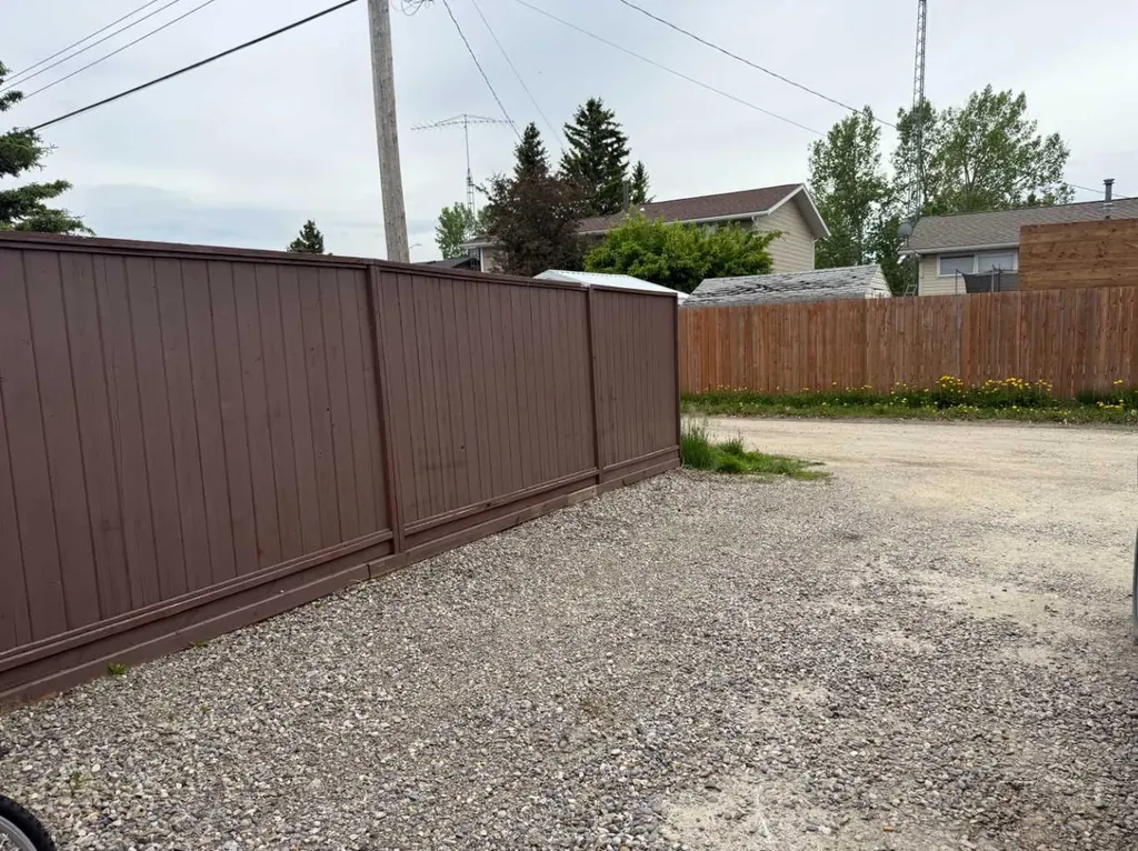 201 9 Avenue NE Sundre AB t0m1x0