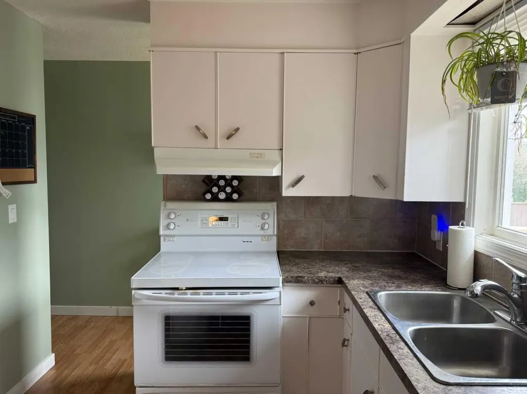 201 9 Avenue NE Sundre AB t0m1x0