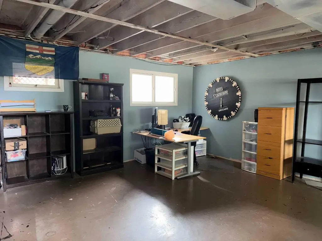 201 9 Avenue NE Sundre AB t0m1x0