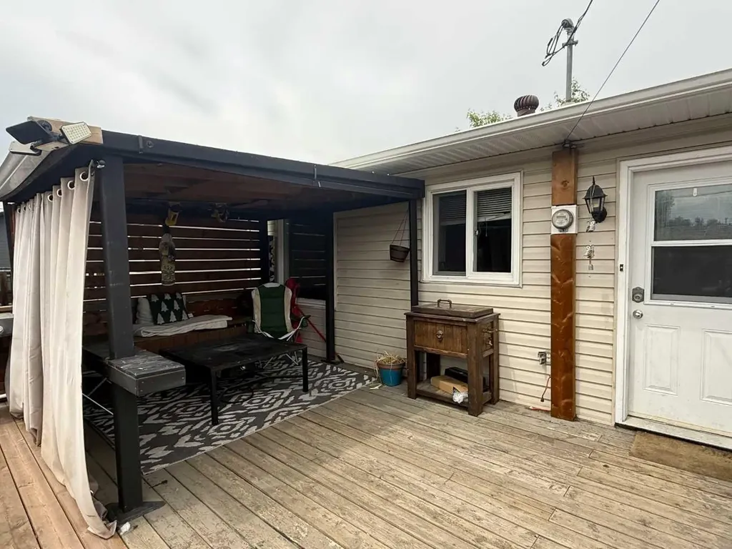 201 9 Avenue NE Sundre AB t0m1x0