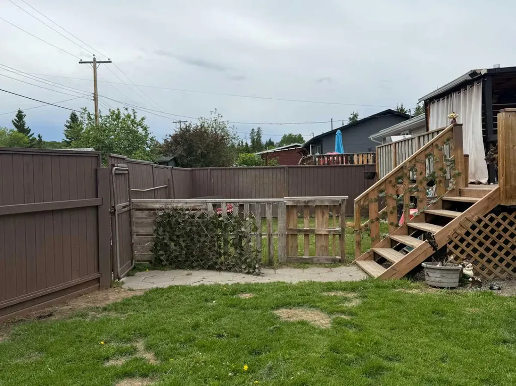 201 9 Avenue NE Sundre AB t0m1x0