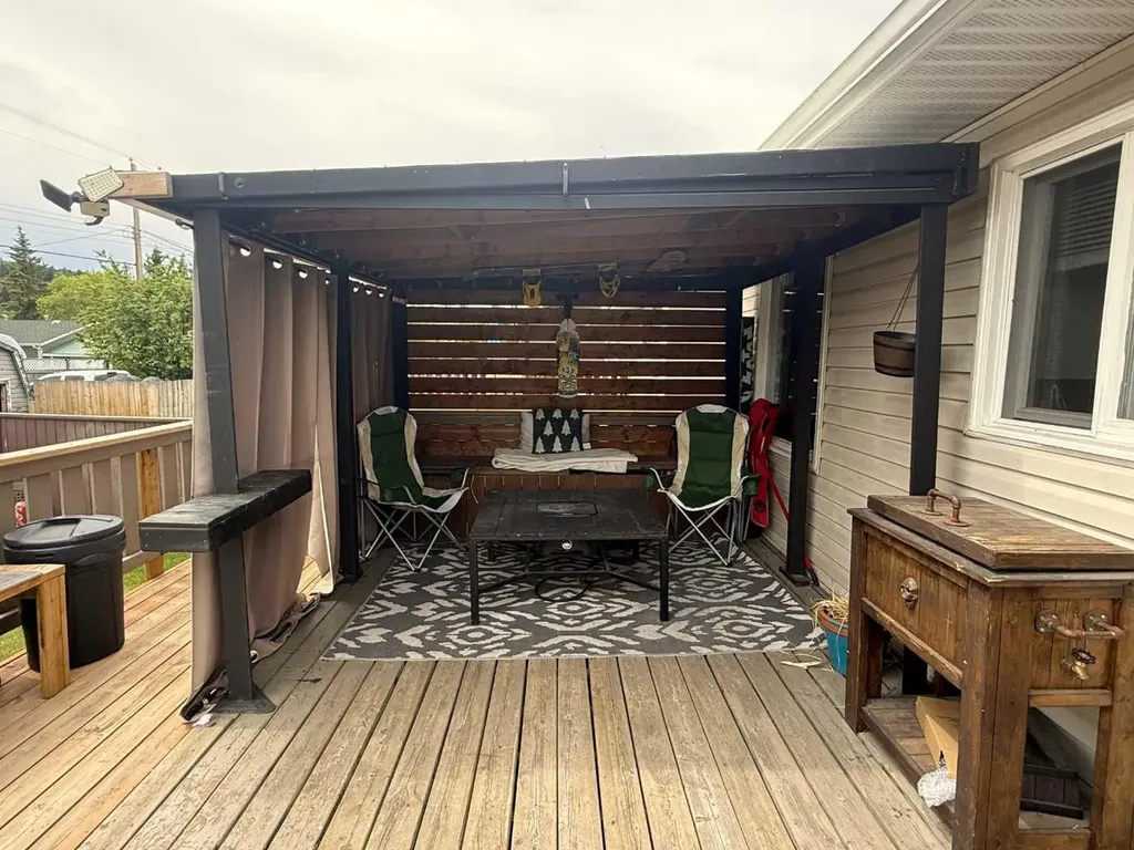 201 9 Avenue NE Sundre AB t0m1x0