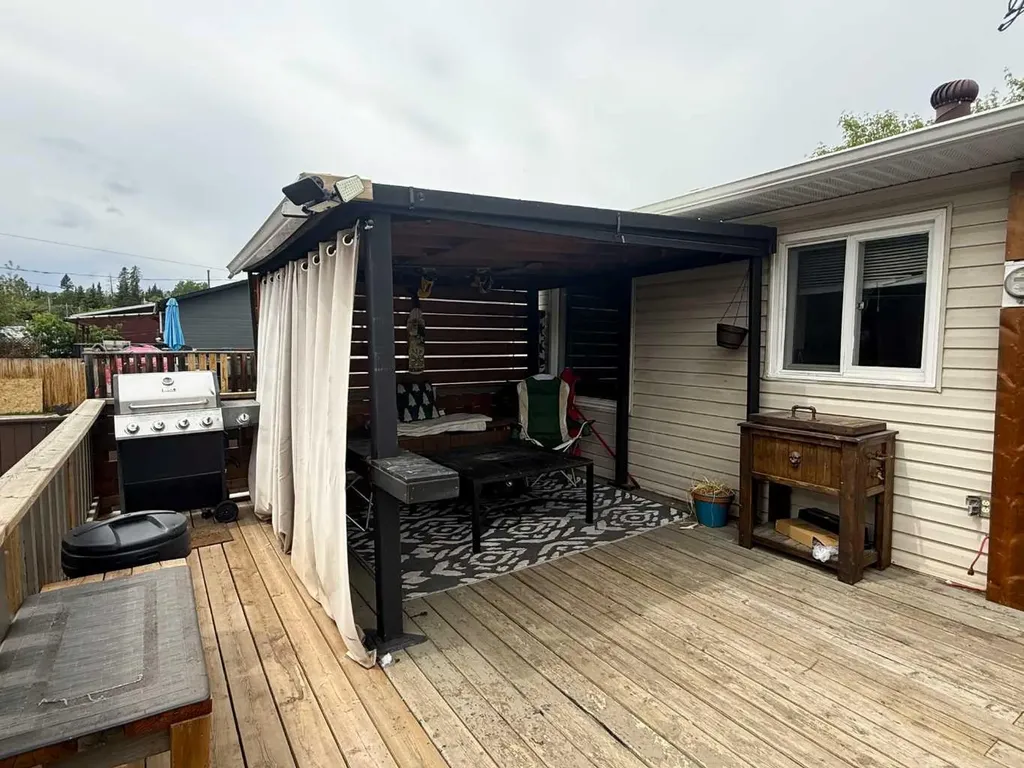 201 9 Avenue NE Sundre AB t0m1x0
