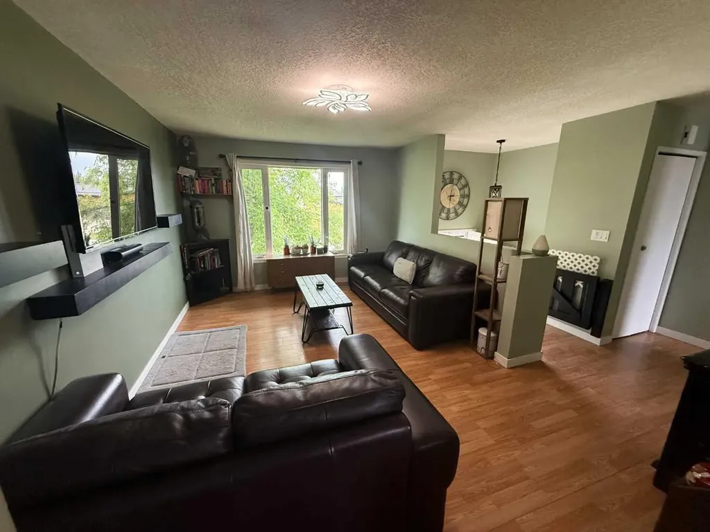 201 9 Avenue NE Sundre AB t0m1x0