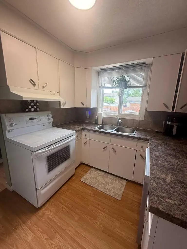 201 9 Avenue NE Sundre AB t0m1x0
