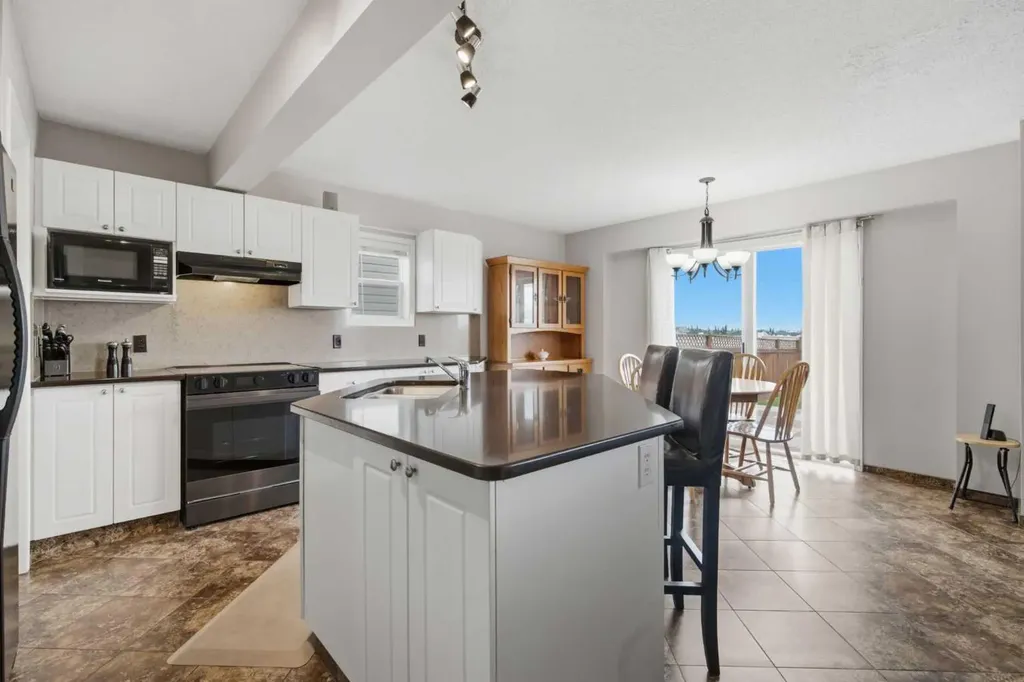 90 Hidden Ranch Terrace NW Calgary AB T3A 5Z4