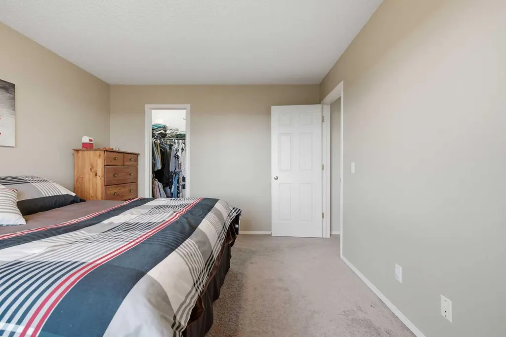 90 Hidden Ranch Terrace NW Calgary AB T3A 5Z4