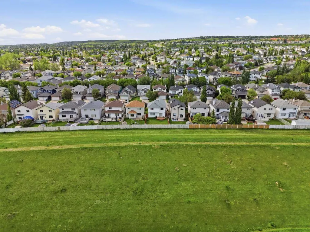90 Hidden Ranch Terrace NW Calgary AB T3A 5Z4