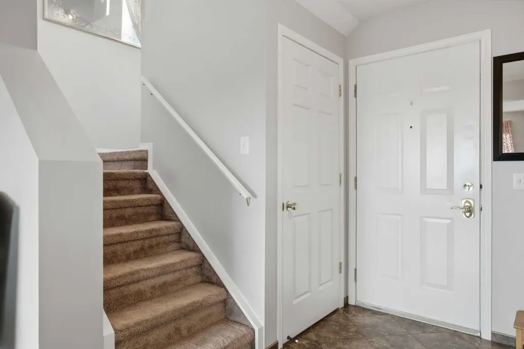 90 Hidden Ranch Terrace NW Calgary AB T3A 5Z4