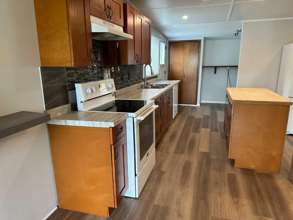1422 19 Avenue Didsbury AB T0M 0W0