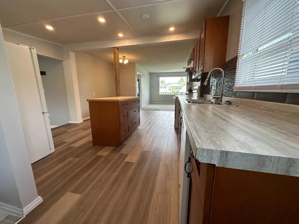 1422 19 Avenue Didsbury AB T0M 0W0