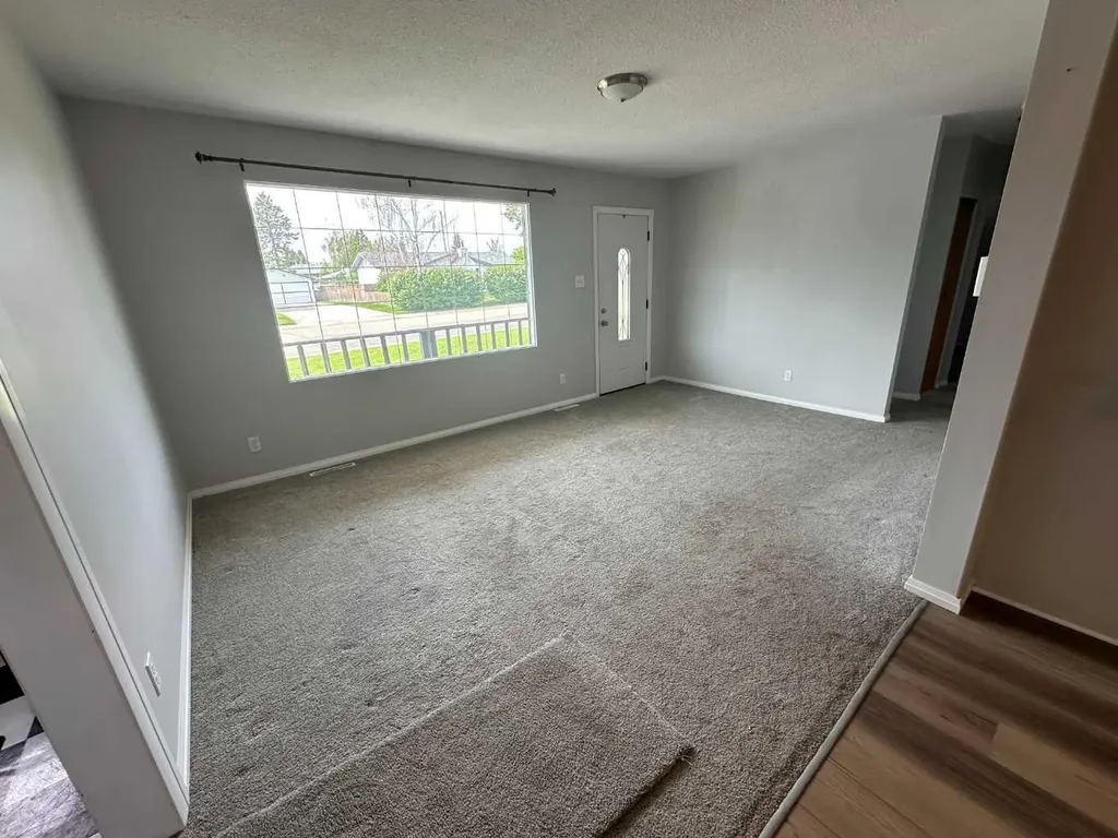 1422 19 Avenue Didsbury AB T0M 0W0