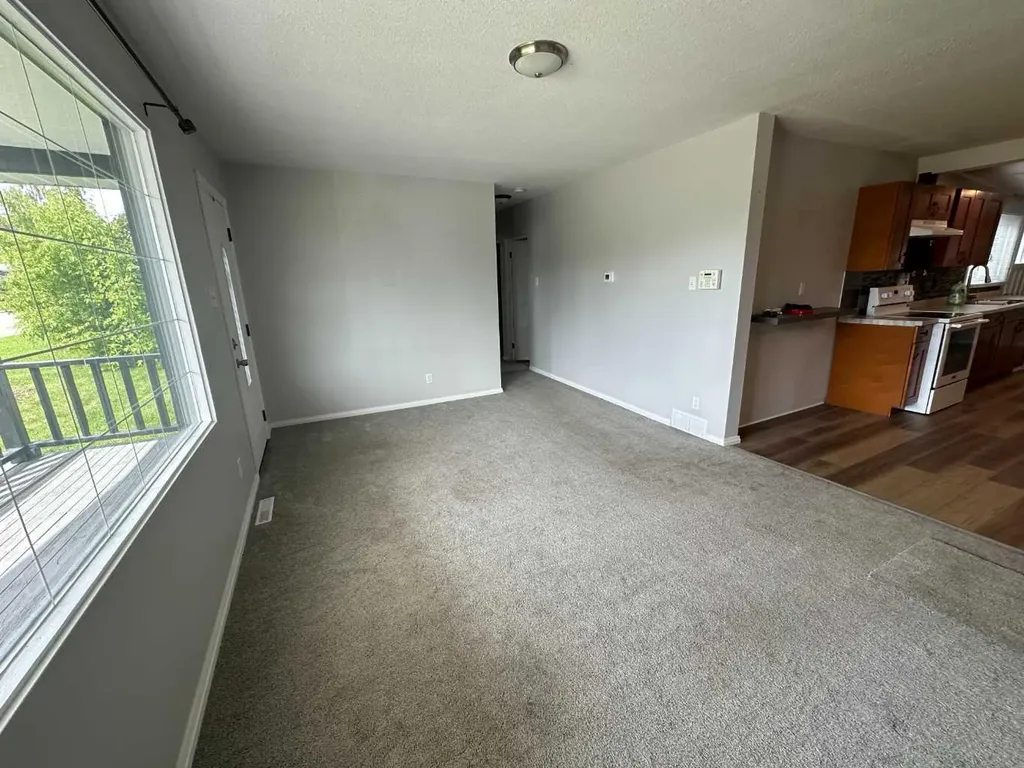 1422 19 Avenue Didsbury AB T0M 0W0