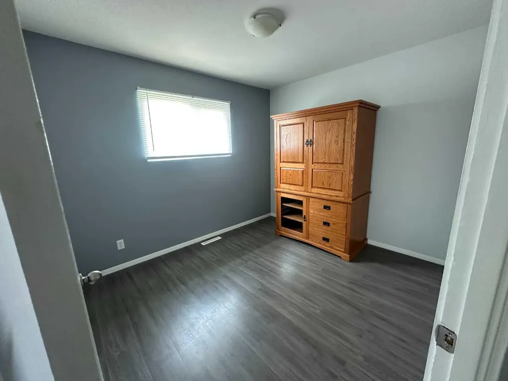 1422 19 Avenue Didsbury AB T0M 0W0