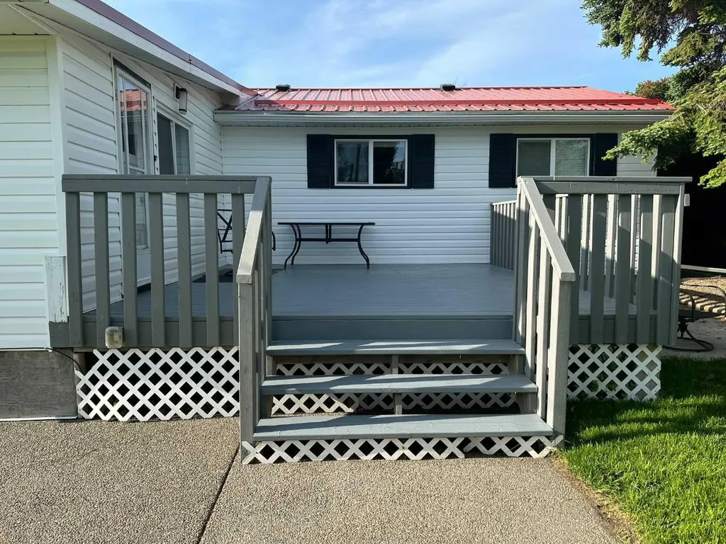 1422 19 Avenue Didsbury AB T0M 0W0